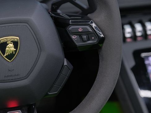 Used 2023 Lamborghini Huracan EVO RWD image 43