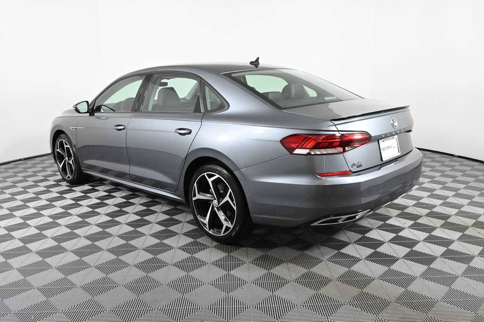 Used 2020 Volkswagen Passat 2.0T R-Line FWD image 6