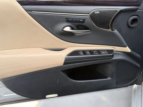 Used 2021 Lexus ES 300h ES 300h w/ Premium Package image 11