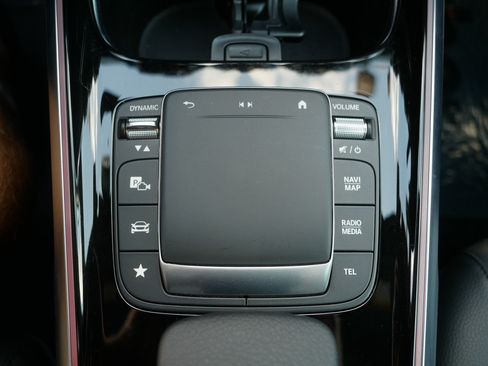 Used 2021 Mercedes-Benz GLB 250 4MATIC image 31
