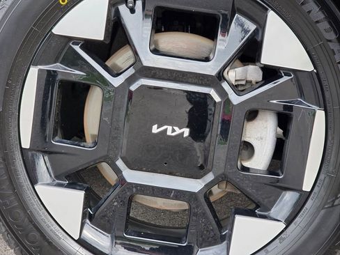 Used 2025 Kia Carnival EX FWD image 21