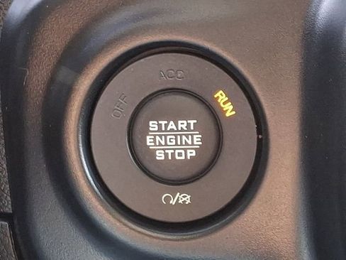 Used 2020 Jeep Wrangler Unlimited Sahara AWD/4WD image 23