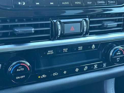 Used 2024 Nissan Pathfinder SL image 23