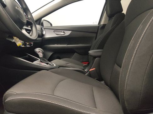 Used 2024 Kia Forte LXS w/ LXS Technology Package FWD image 17