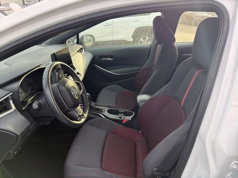 Used 2025 Toyota Corolla SE FWD image 2