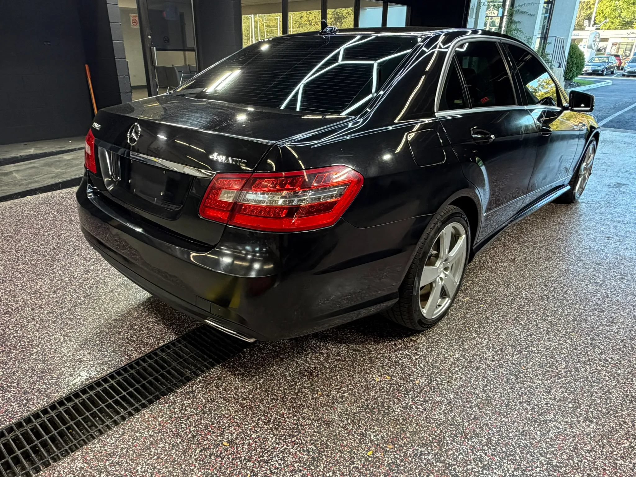 Used 2011 Mercedes-Benz E 350 4MATIC Sedan image 7
