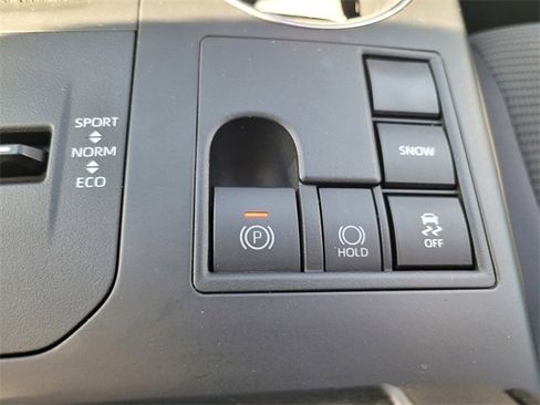 Used 2023 Toyota Highlander LE image 26