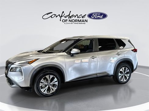 Used 2023 Nissan Rogue SV image 4