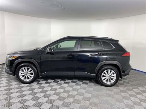 Used 2023 Toyota Corolla Cross LE image 5