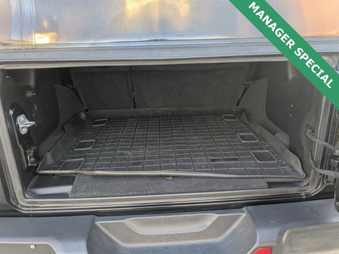 Used 2020 Jeep Wrangler Unlimited Sahara image 13