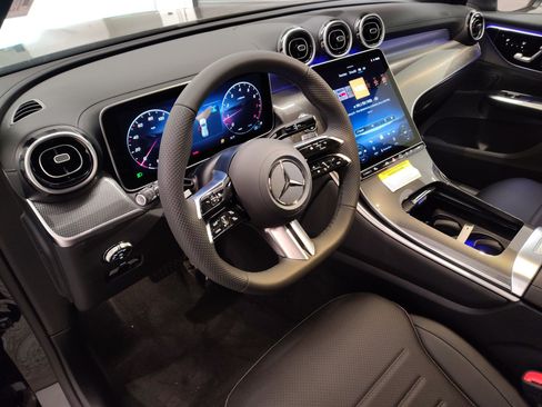 Used 2026 Mercedes-Benz GLC 300 image 4
