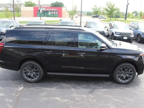 New 2026 Ford Expedition Max Platinum w/ Stealth Appearance Package AWD/4WD image 8