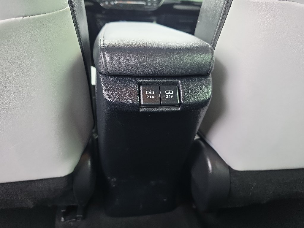 Used 2020 Toyota Prius XLE w/ Advanced Technology Package AWD/4WD image 19