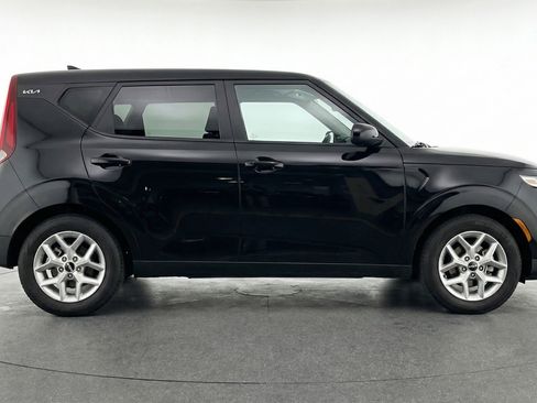 Used 2025 Kia Soul LX w/ LX Technology Package FWD image 11