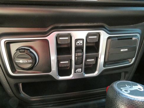 Used 2018 Jeep Wrangler Unlimited Sport S AWD/4WD image 27