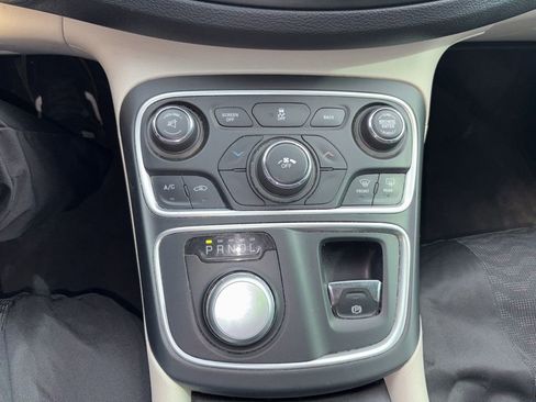 Used 2015 Chrysler 200 Limited w/ Convenience Group image 14