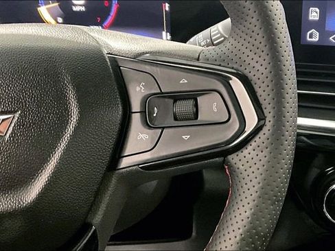 Used 2025 Chevrolet Trax RS w/ Sunroof Package FWD image 12