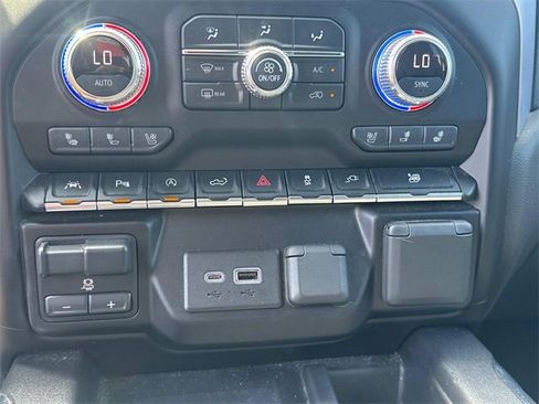 Used 2020 GMC Sierra 1500 SLT image 32