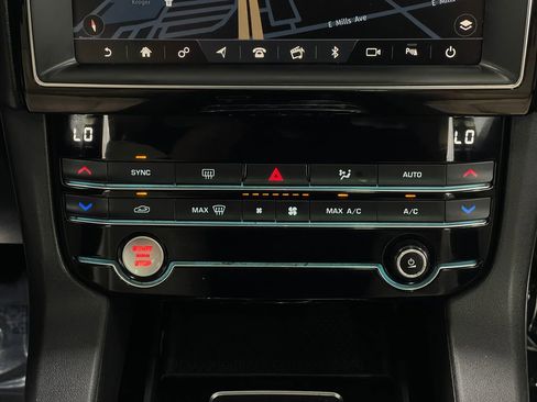 Used 2020 Jaguar F-PACE Premium image 26