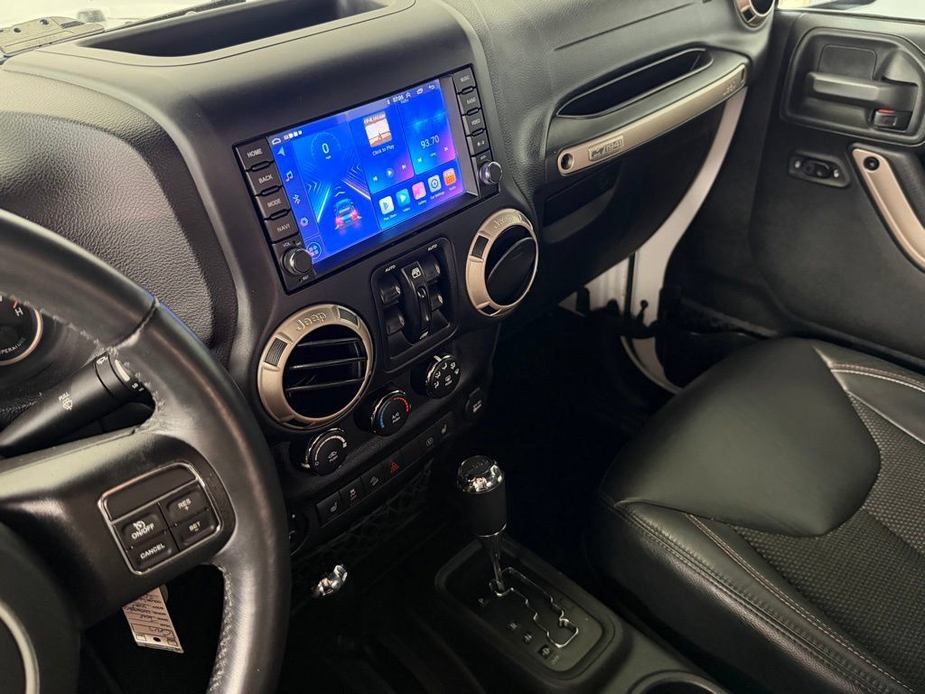 Used 2017 Jeep Wrangler Unlimited Sahara AWD/4WD image 18