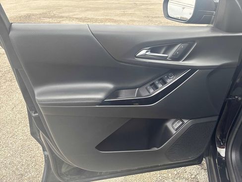 Used 2025 Chevrolet Equinox LT w/ Convenience Package II image 9