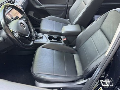 Used 2018 Volkswagen Tiguan SEL FWD image 28