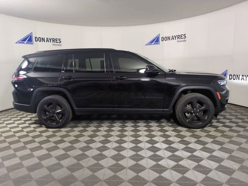 Used 2024 Jeep Grand Cherokee L Limited w/ Black Appearance Package AWD/4WD image 9