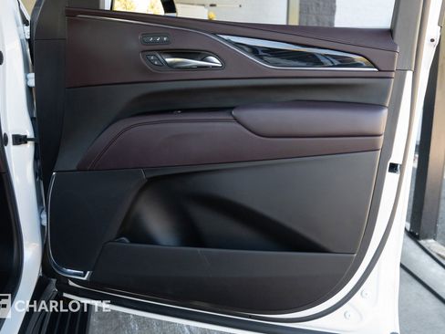 Used 2023 Cadillac Escalade V w/ LPO, ONYX Package image 24