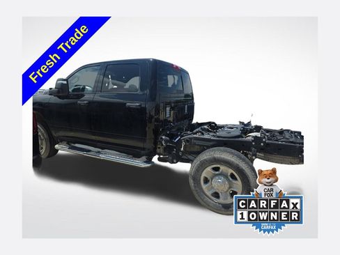 Used 2024 RAM 2500 Tradesman w/ Chrome Appearance Group AWD/4WD image 1