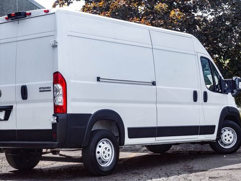 Used 2023 RAM ProMaster 2500 FWD image 10