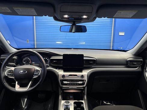 Used 2022 Ford Explorer XLT w/ Class IV Trailer Tow Package image 27