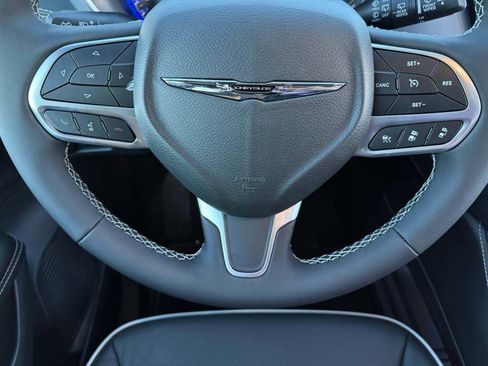 New 2026 Chrysler Pacifica Limited image 26