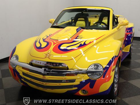 Used 2005 Chevrolet SSR w/ Preferred Equipment Group image 16