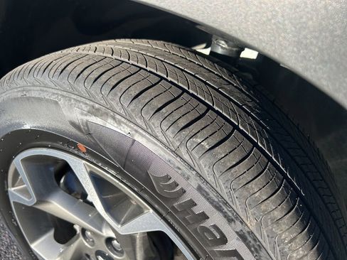 Used 2025 Chevrolet Trax LT image 35