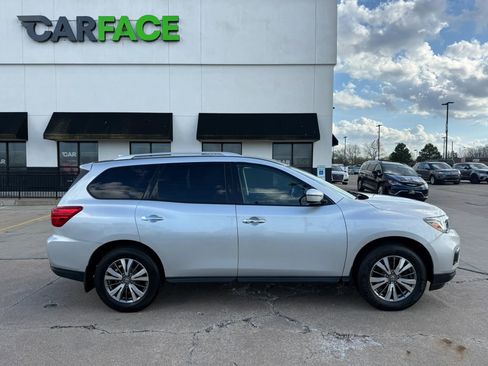 Used 2019 Nissan Pathfinder S AWD/4WD image 15