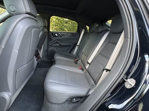 Certified 2023 Porsche Cayenne Coupe image 16