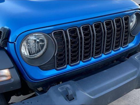 Used 2024 Jeep Gladiator Sport image 29