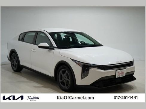 Used 2025 Kia K4 LXS image 1
