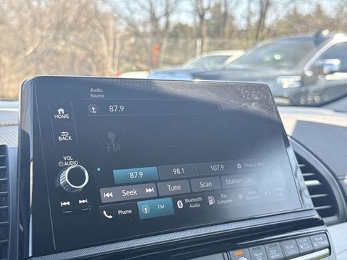 Used 2025 Honda Odyssey EX-L image 16