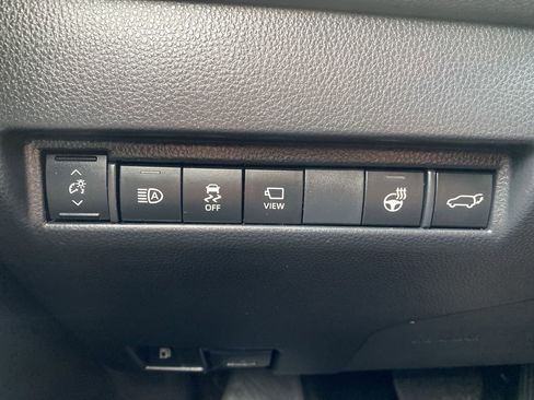 Used 2023 Toyota Venza Limited image 21