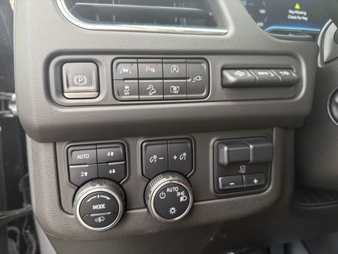 Used 2022 Chevrolet Tahoe High Country AWD/4WD image 13