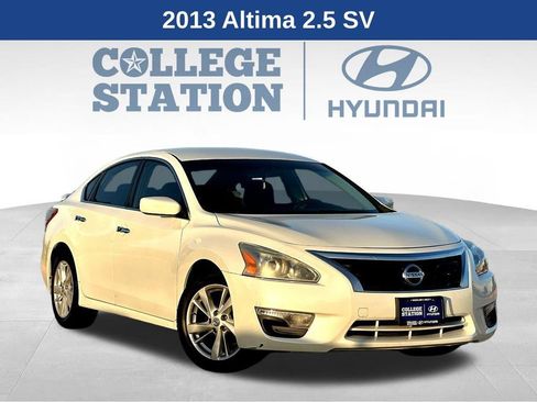 Used 2013 Nissan Altima 2.5 SV FWD image 1