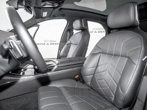 Used 2023 BMW i7 xDrive60 AWD/4WD image 13