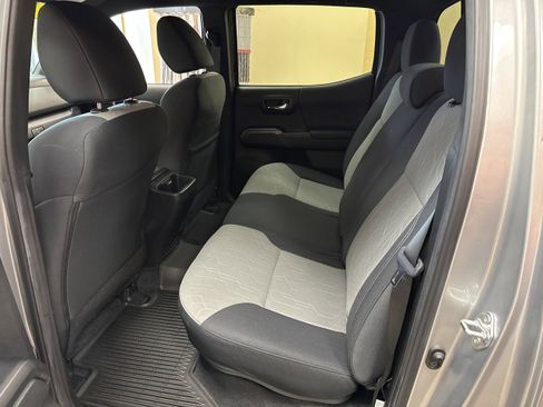 Used 2022 Toyota Tacoma TRD Off-Road image 23