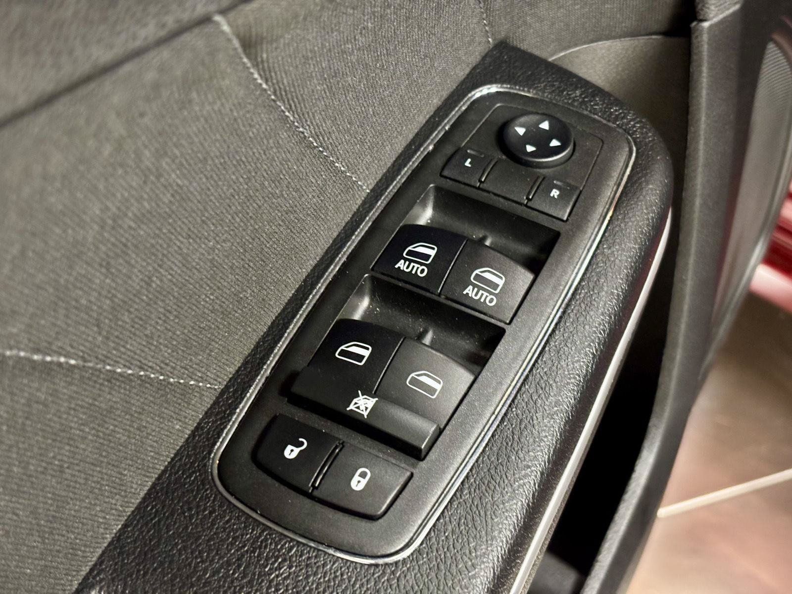Used 2018 Dodge Charger R/T RWD image 10