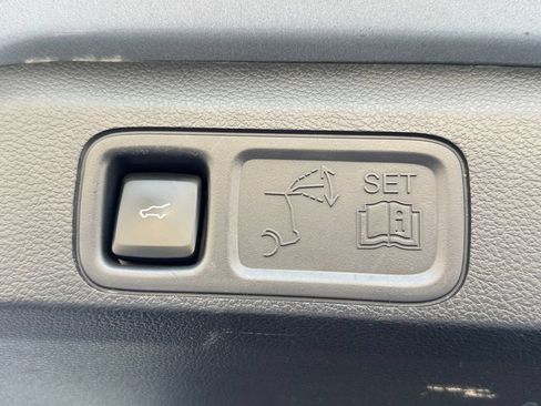 Used 2024 Ford Expedition XLT AWD/4WD image 36