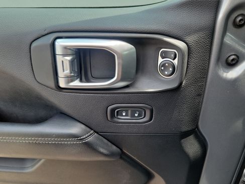 Used 2020 Jeep Wrangler Unlimited Sahara AWD/4WD image 22