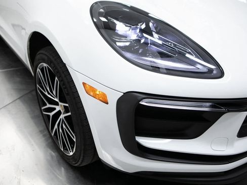 Certified 2024 Porsche Macan image 12