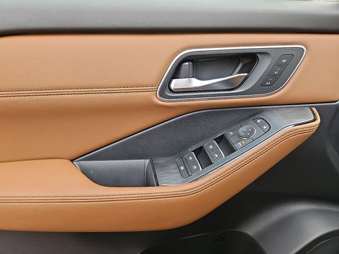 New 2026 Nissan Rogue Platinum image 10