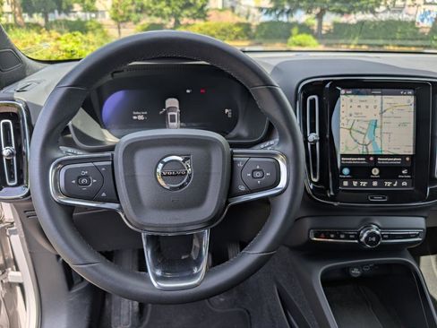 Used 2023 Volvo XC40 Recharge Ultimate AWD/4WD image 18